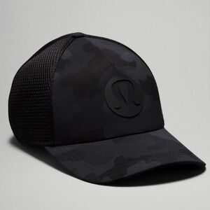 Men’s Lululemon Trucker Hat Logo Size S/M Like New